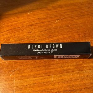 Bobbi Brown lip gloss in aubergine nib